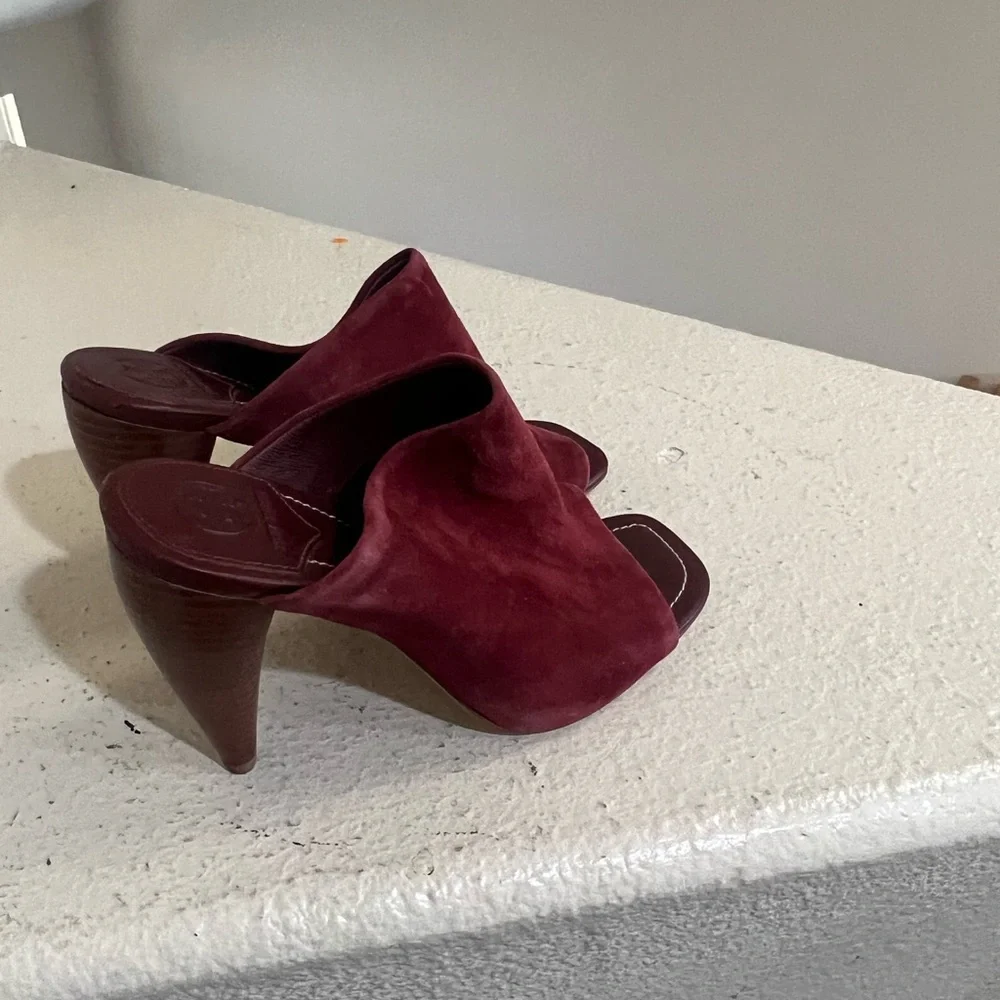 Tory Burch Maroon‎ Red Ellis Suede Thick Heeled Mules Sandals Open Toes Size 7